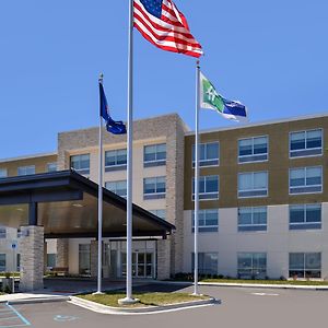 Holiday Inn Express & Suites Farmington Hills - Detroit, An Ihg Hotel